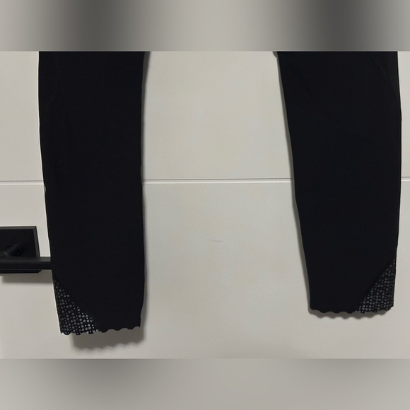 ⭐️Like New⭐️ Lululemon: Women’s Crops- Size 10 - Picture 5 of 11